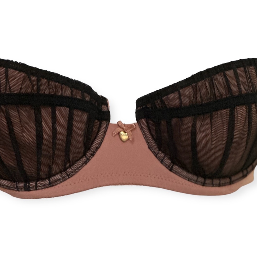 Vintag Moschino Rose & Black Lace Unwire Bra Set with Gilded Gold "Heart" Accent - Picture 3 of 10